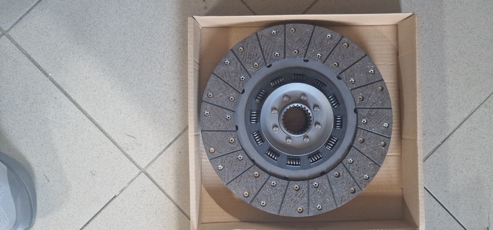 Disc ambreiaj tractor fiat diametru 310 mm sau 280 mm z11 si z12 dinti
