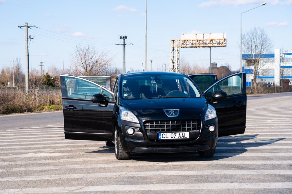 Se vinde Peugeot 3008.