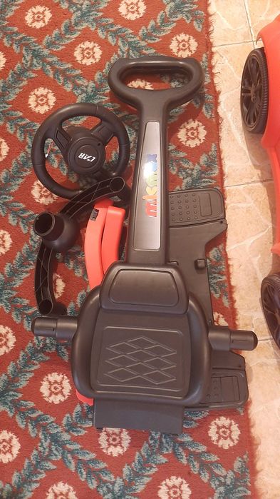 Кола за бутане за бебе