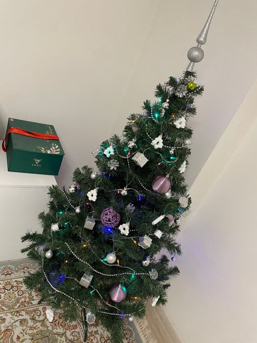 Елка с игрушками