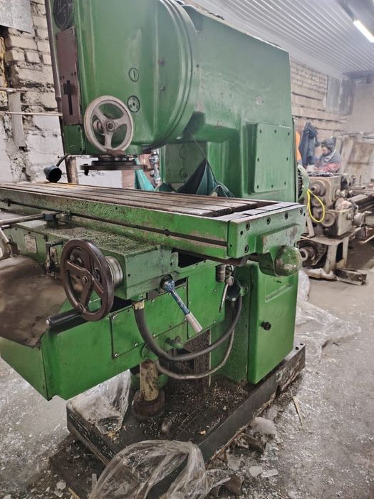 Продам фрезерный 6р13