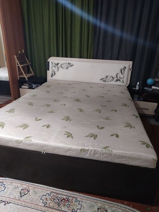 Продам кровать с матрасом