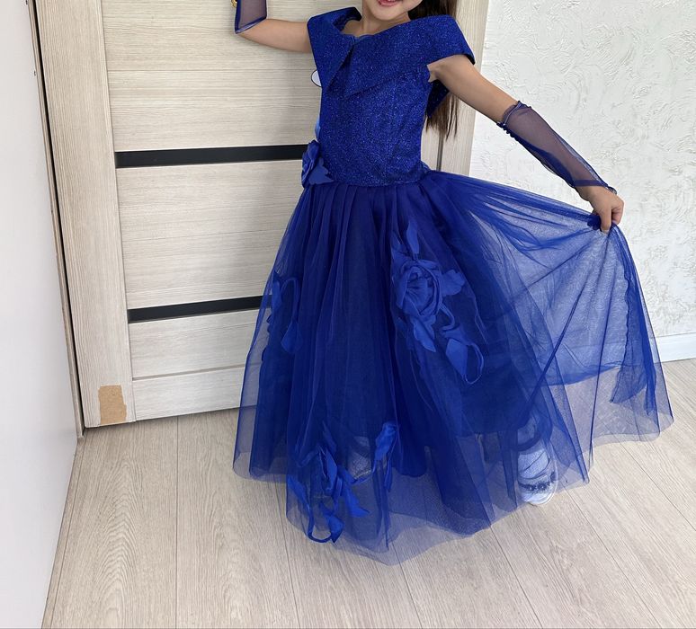 Шикарное платье на 6-7 лет