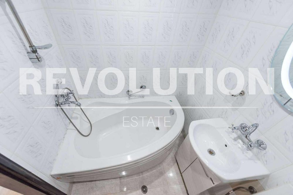 Дава се под наем Тристаен апартамент в Варна, Генералите - 90 кв.м за 700 € - Снимка #7