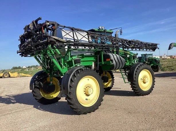 Опрыскиватель John Deere 4830