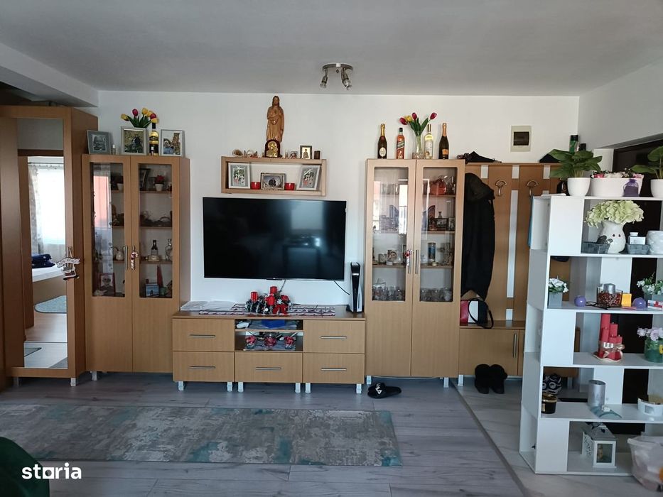 Apartament cu  2camere,etaj intermediar,zona Eroilor