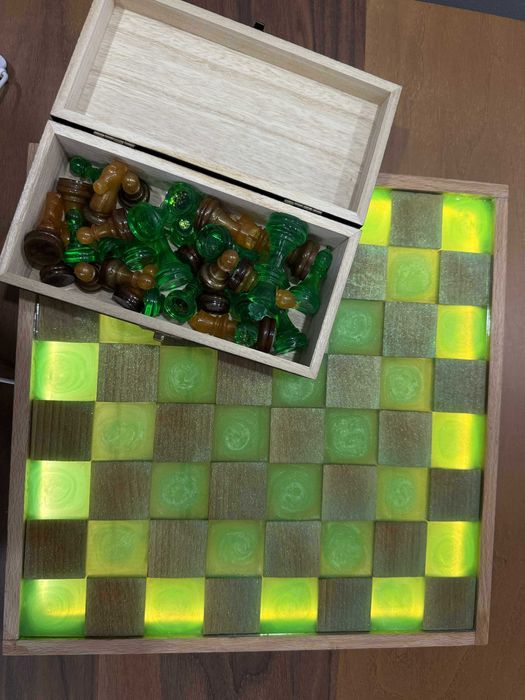 Уникален, ръчно изработен светещ декоративен шах