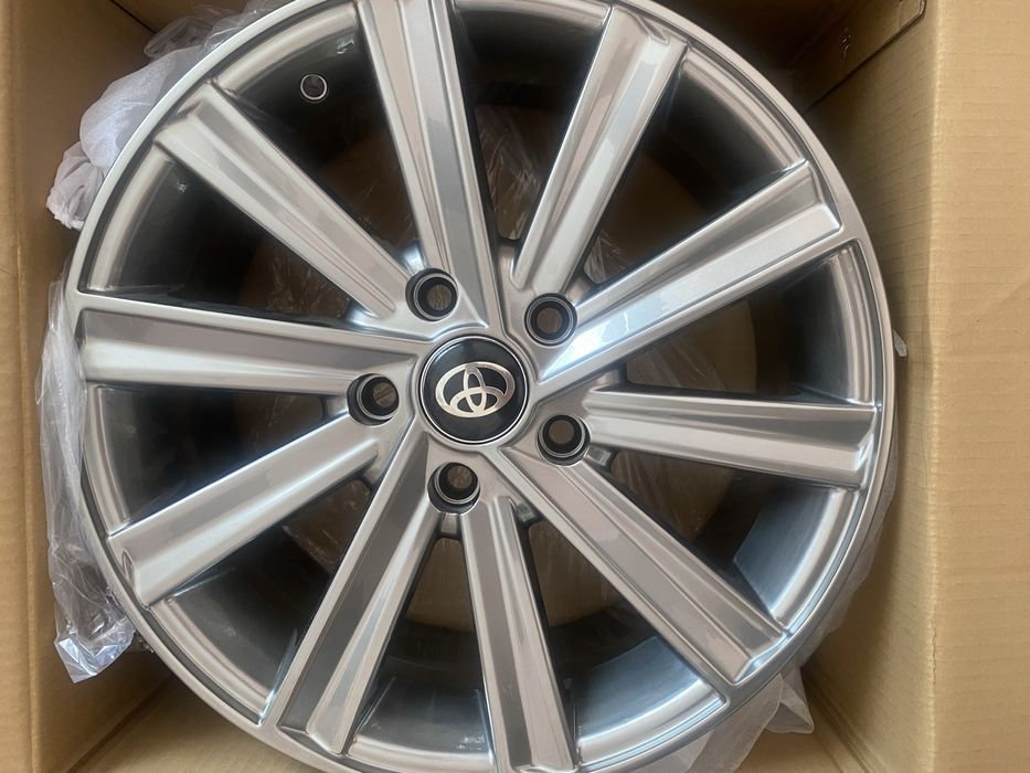 Продам комлект дисков Camry 50