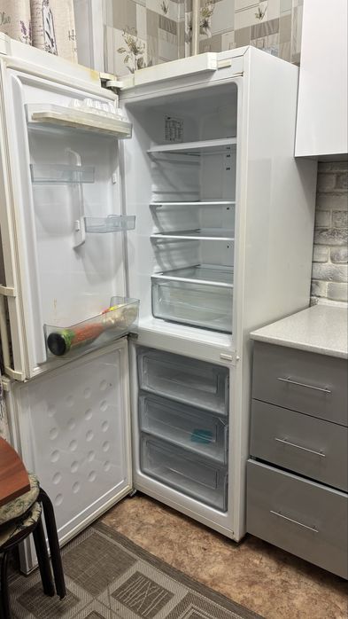 Продам холодильник Samsung