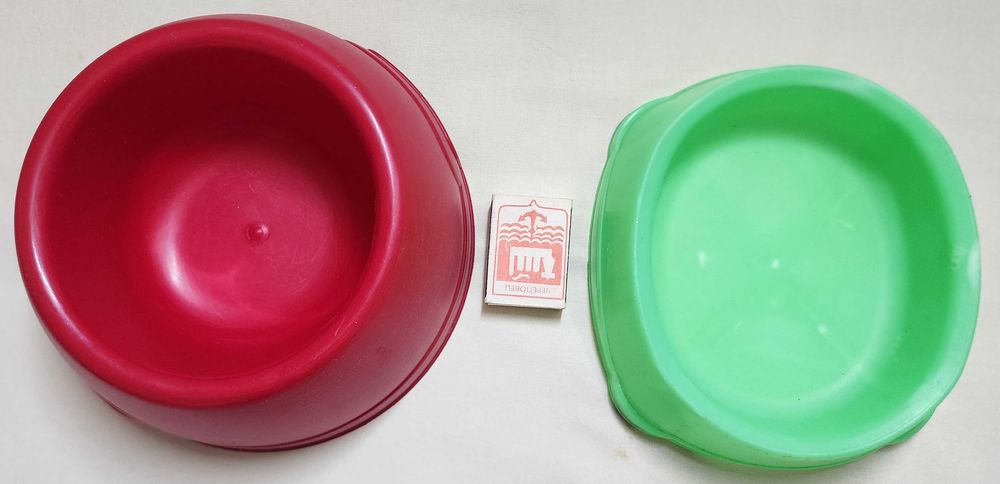 Пластмассовые миски для кошек или собак по 10000 сум