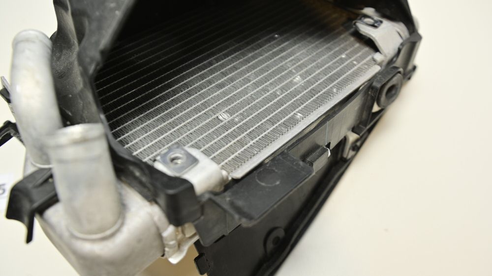 Radiator Apa Stanga Cu Grila Si Plastic Spate Honda CRF 1000 Africa
