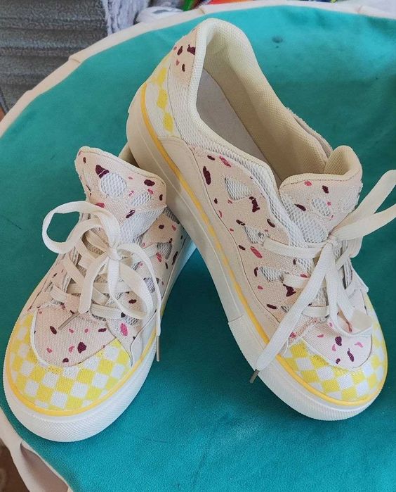 Продам новые кеды 38 размера