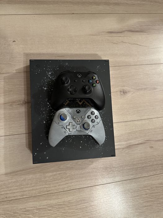 Xbox One X Editie Limitata Gears 5 1tb+2 manete+3 jocuri