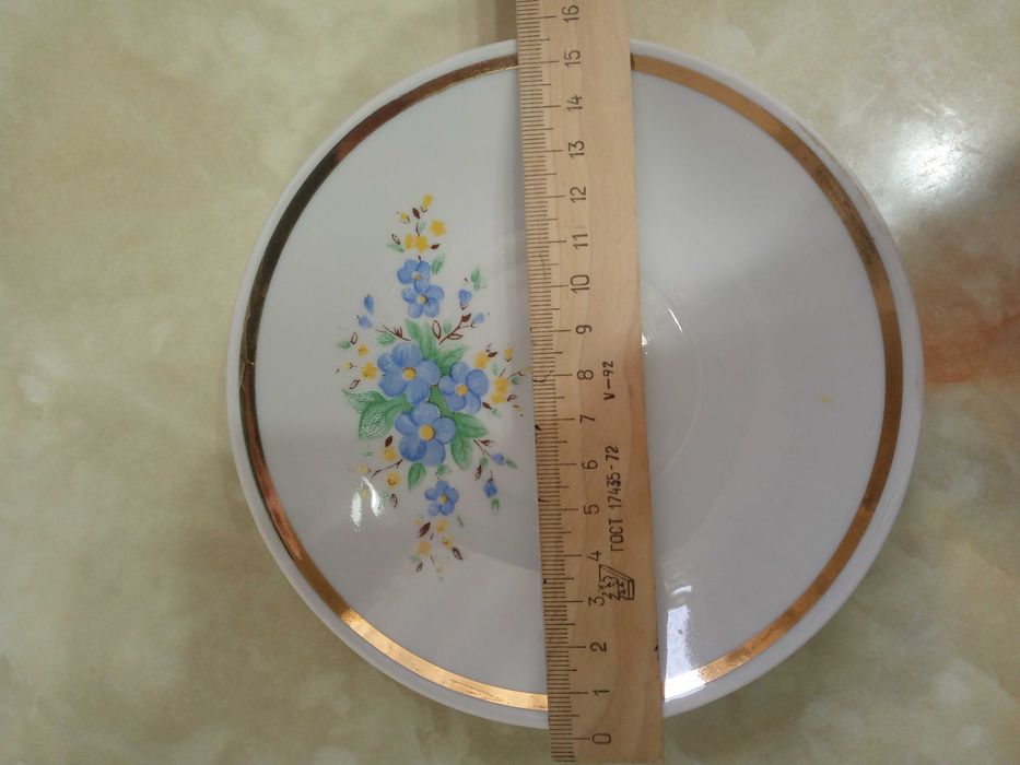 Небольшие советские тарелки "Васильковый букет".Цена 20 тыс 1 шт