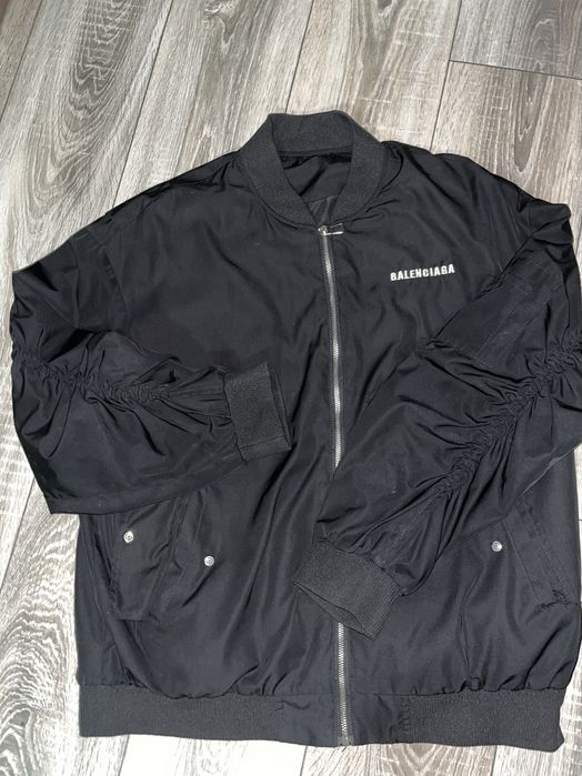 Ветровка от бренда Balenciaga