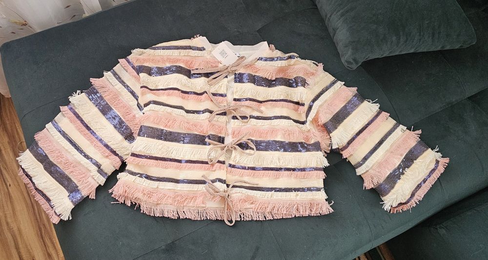 Жилетка с ресни и пайети