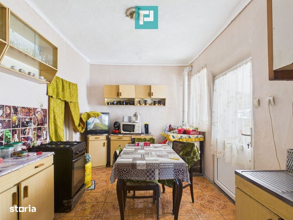 Casă cu 3 camere și 1047 mp în Peregu Mic