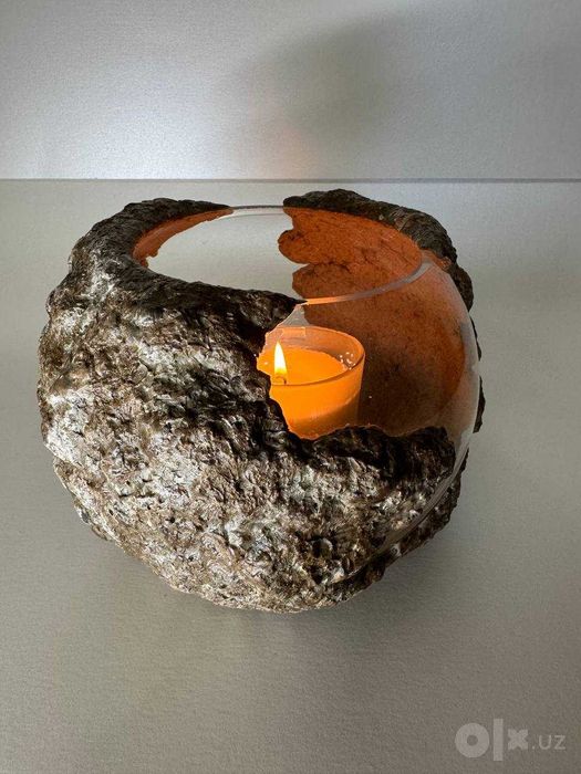 Декоративное панно и подсвечники в эстетике Wabi-Sabi.