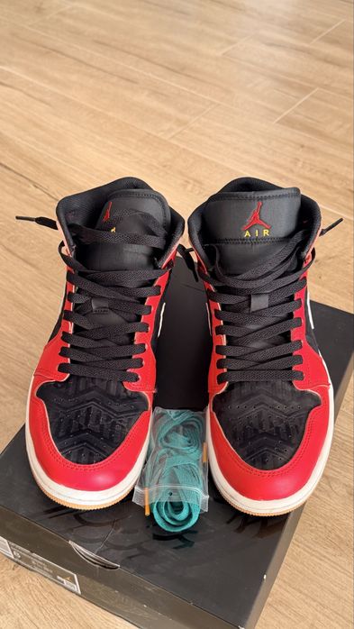 Nike Air Jordan 1 Mid SE marimea 41