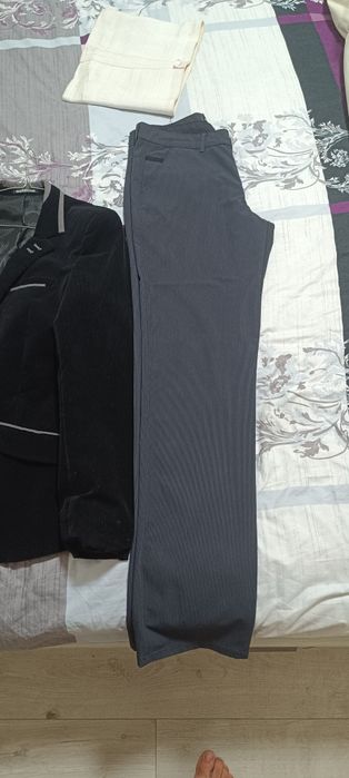 Vând sacou cu pantaloni