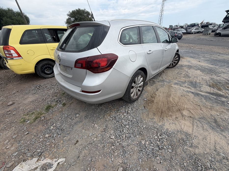 Opel Astra J Sports Tourer 1.7 CDTI 125 hp A17DTR 2012 g. на части