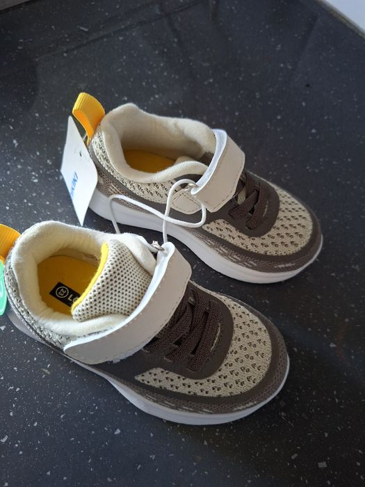 Vand incaltaminte sport copii NOI marimea 23