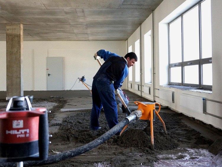 Выполняем работу полусухой стяжки полов в квартире, дома, офиса стяшка