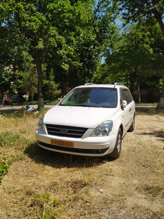 Машина Kia carnival