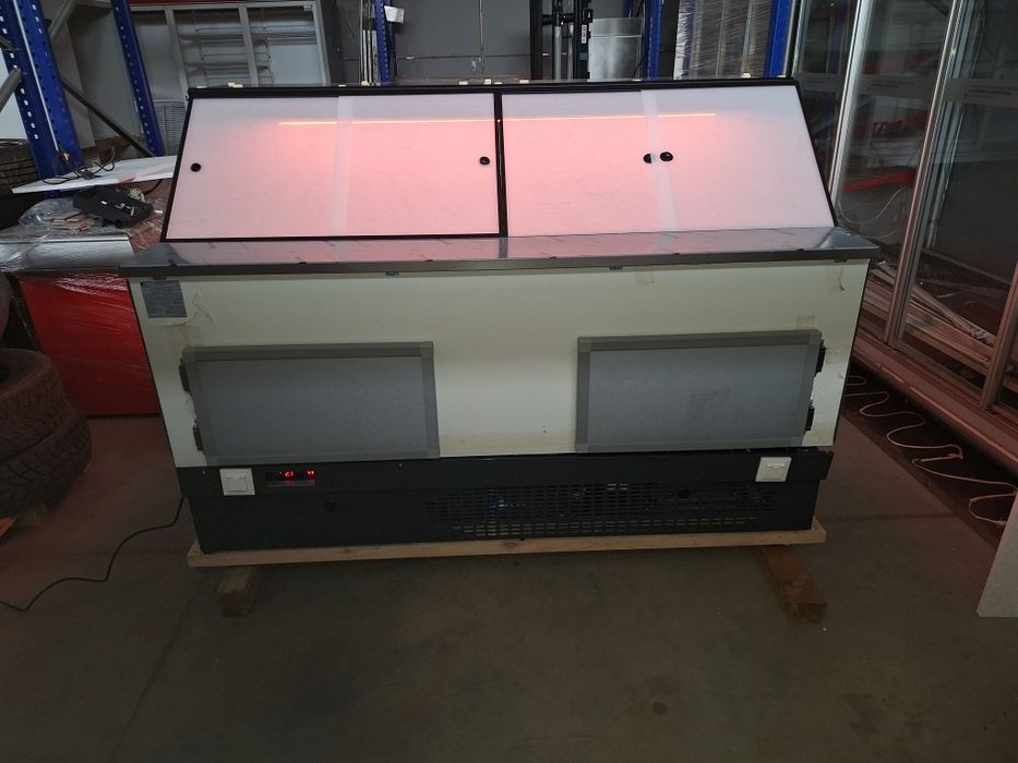 Щандова хладилна витрина 1875мм с вграден агрегат и депо