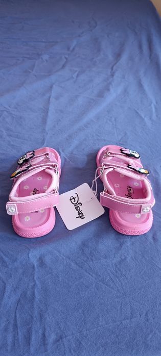 Нови красиви сандали за момиче номер 25