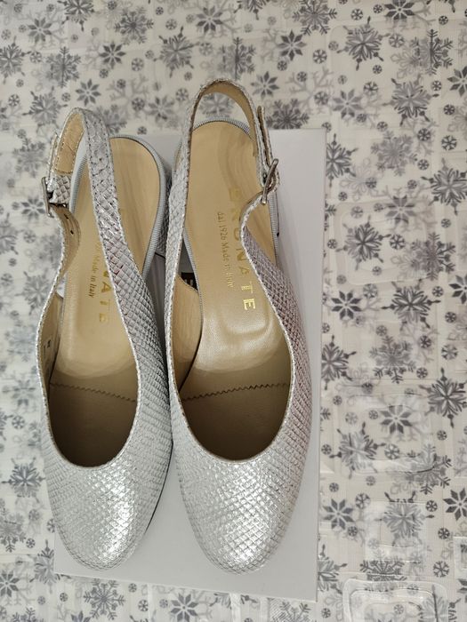 Кожаные босоножки