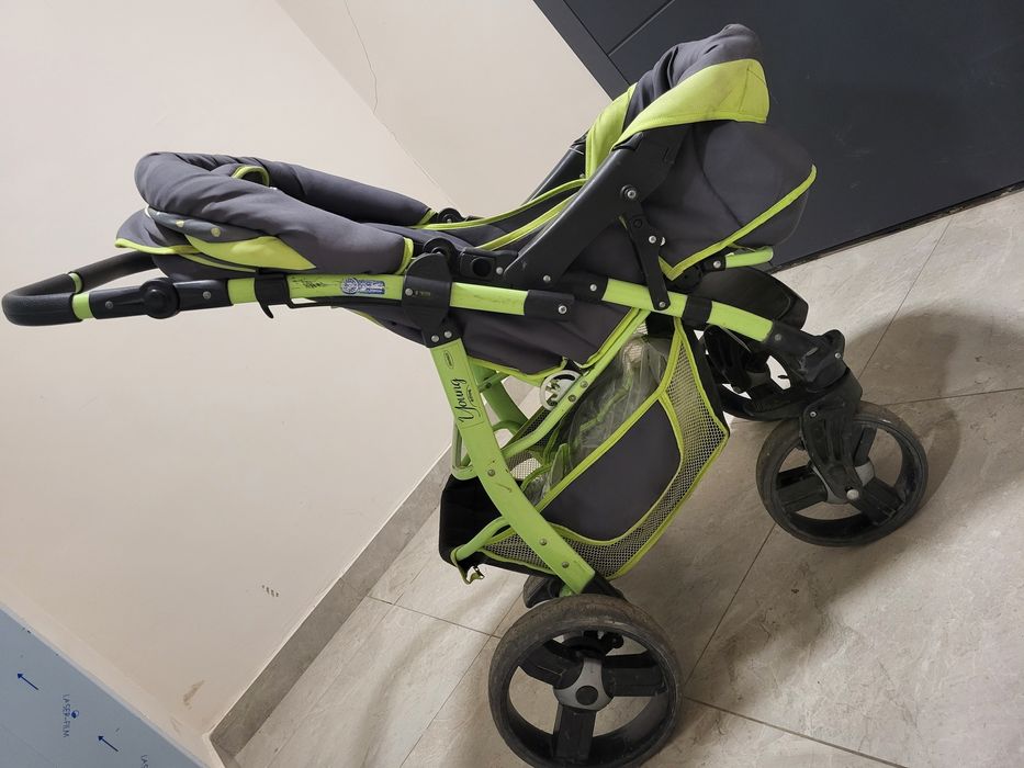 Детская коляска большая