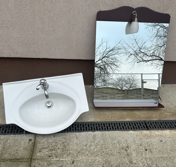 Oglinda si lavoar baie