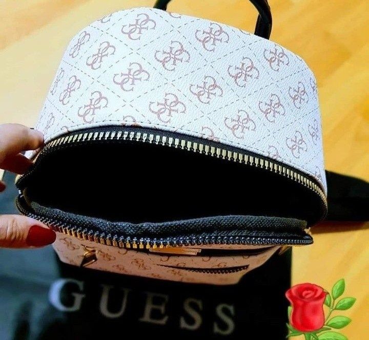 Rucsac Guess  dama super model,feronerie metalica, logo metalic, sacul