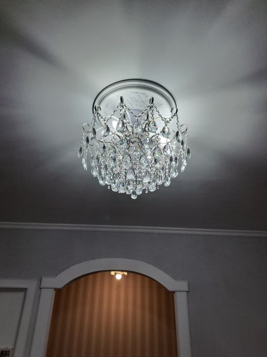 Срочно продам люстру почти новая