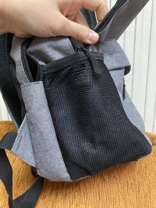 продам рюкзак,два кармашка,вместительный