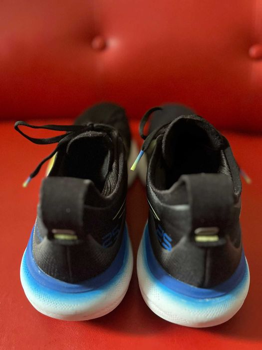 Titlu: ASICS Gel-Nimbus 25 - Mărimea 48 (30.5 cm)