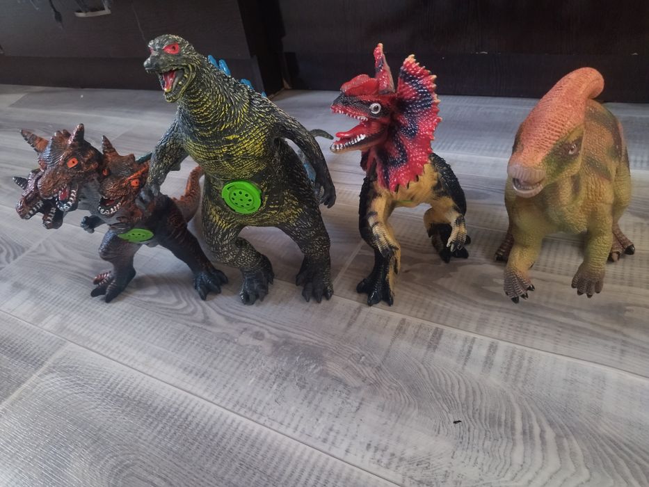 Продам игрушки динозавры