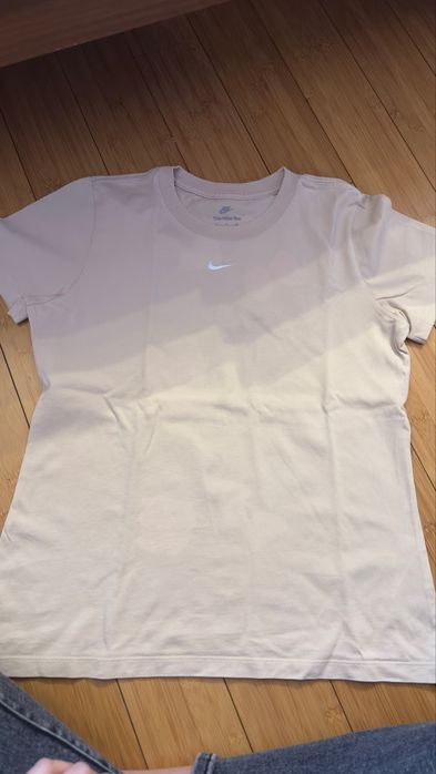 Тениски на марките Hugo, Calvin Klein, Nike, Nicole Collection