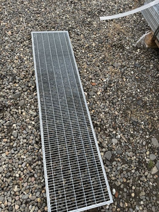 Trepte ,Rigole ,grilaje zincate 125cm//30