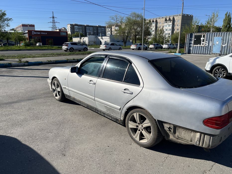 Продам мерседес 210
