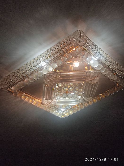 2  большие люстры