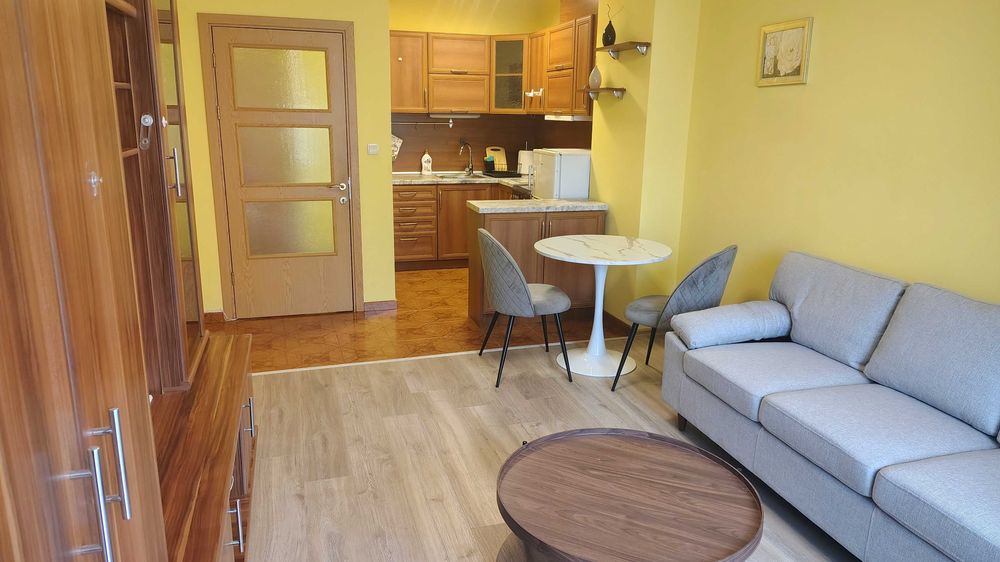 Двустаен апартамент под наем в Младост 4