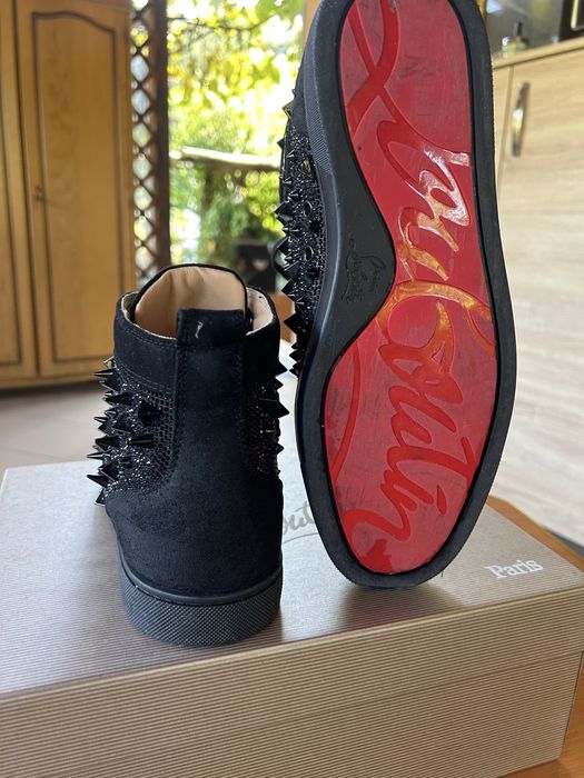Vand Louboutin.