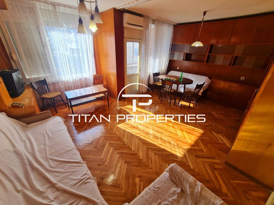 Тристаен, под наем, Център