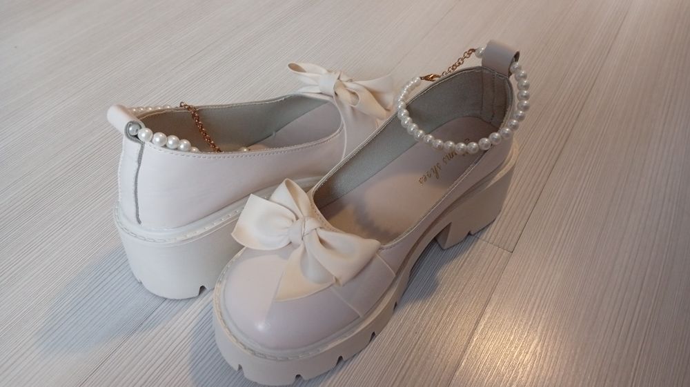 Pantofi dama, ușori și eleganți