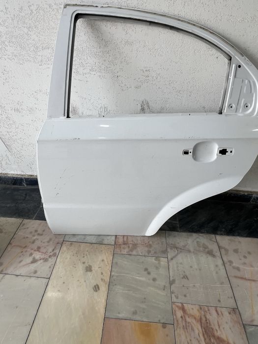 Nexia 3 orqa eshiklar sotiladi chap va ǒng