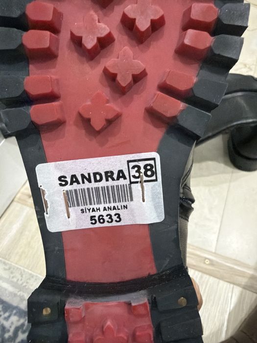 Продаю сапоги новые 38 размер Sandra