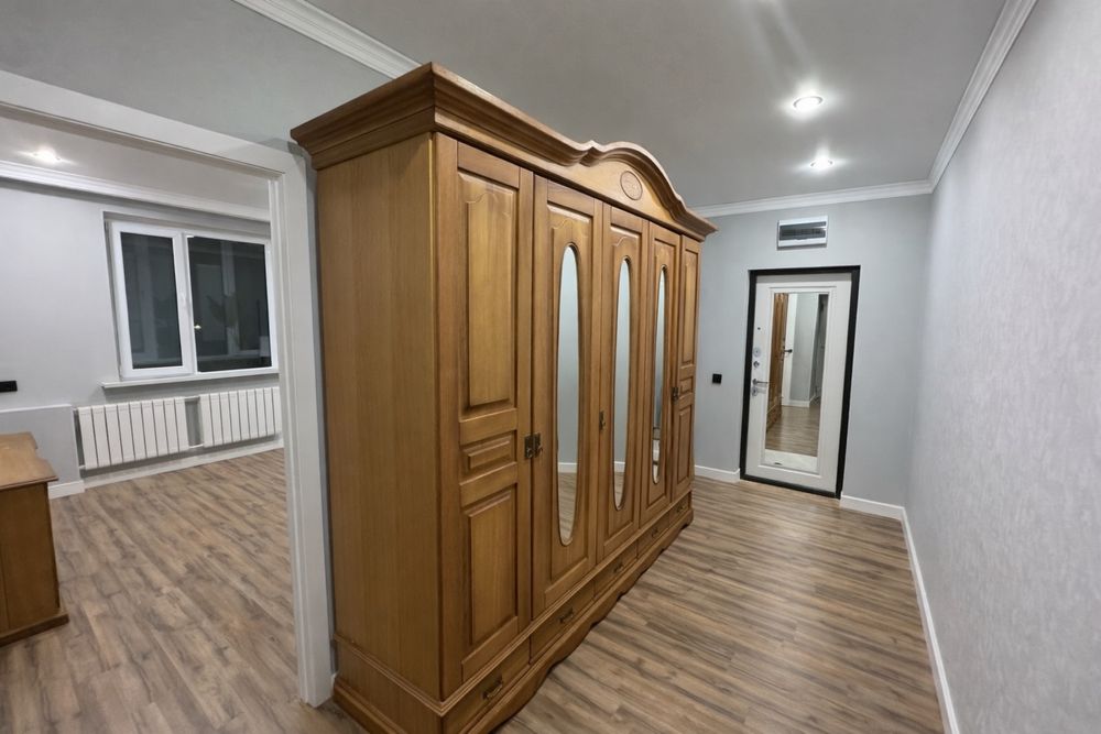 Продам деревянный спальный гарнитур в классическом стиле