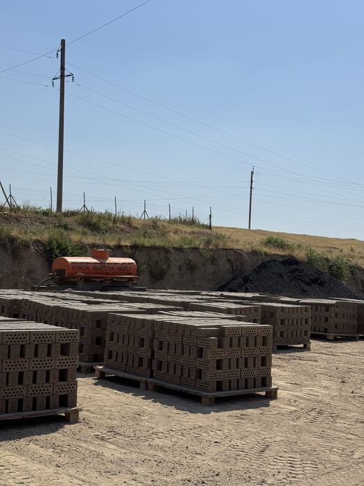 Pishgan va hom gisht sotiladi